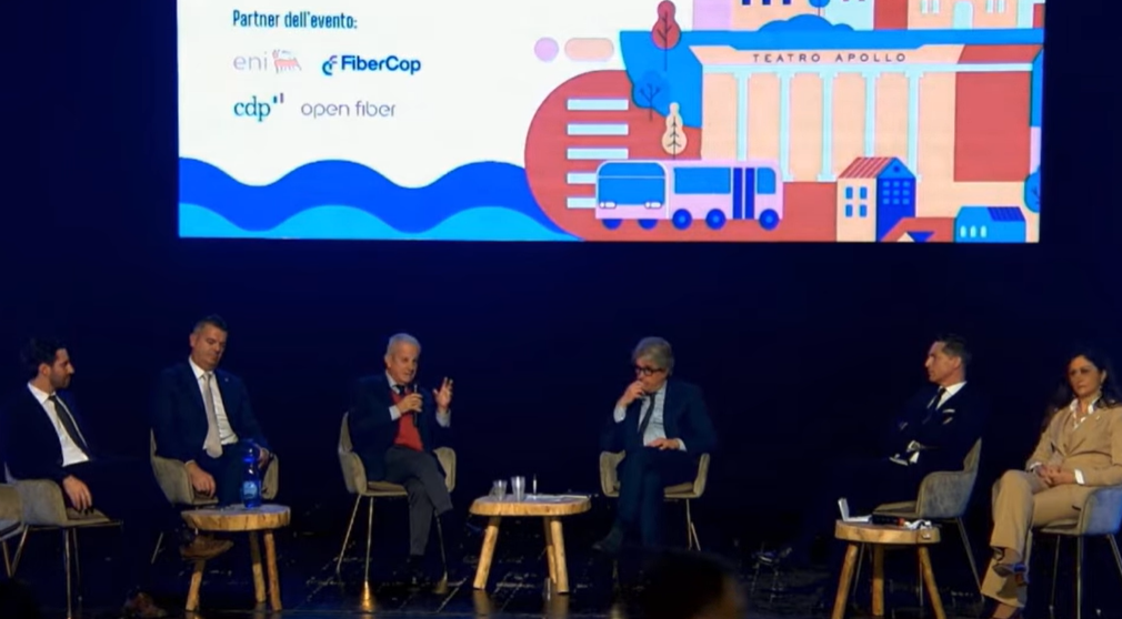 Claudio Scajola a Lecce: "Le Province non sono un danno per i Comuni, ma l'unica possibilità di raccordo"